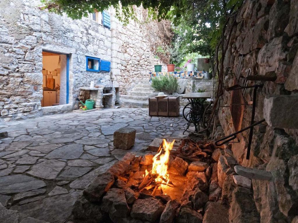 450 Year-Old House With A Garden Vila Stari Grad  Exterior foto